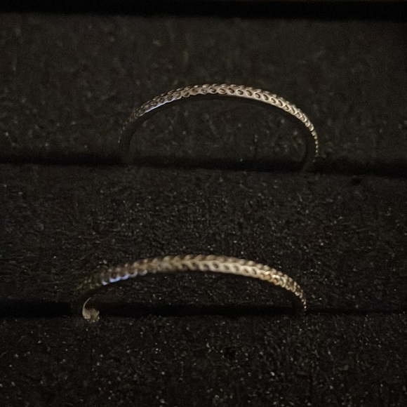 Medium hoop earrings silver - Picture 3 of 6